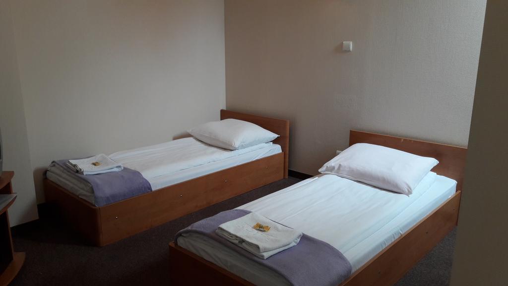 Dom Turysty Motel Kostrzyn nad Odra Buitenkant foto