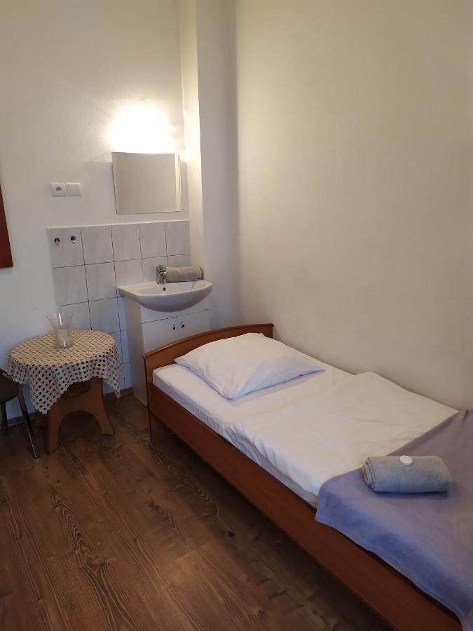 Dom Turysty Motel Kostrzyn nad Odra Buitenkant foto